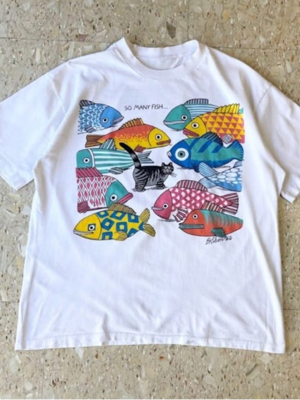 White 'So Many Fish' Graphic Tee with Colorful Fish Print